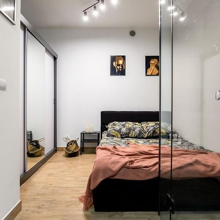 Wyjatkowy Apartament Z Prysznicem Posrodku Na Wyjatkowe Wieczory - Dostep Na Kod, Parking 罗兹 外观 照片