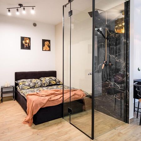 Wyjatkowy Apartament Z Prysznicem Posrodku Na Wyjatkowe Wieczory - Dostep Na Kod, Parking 罗兹 外观 照片