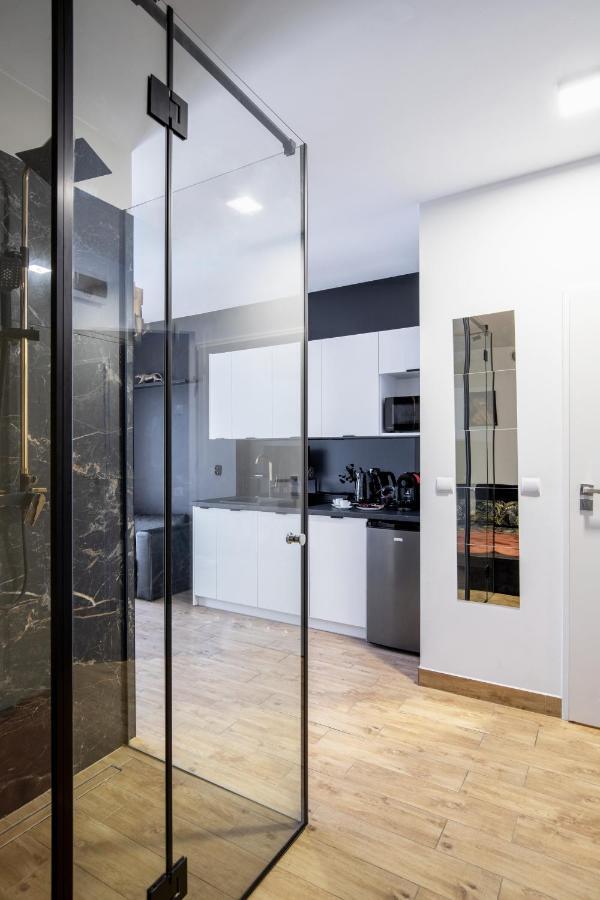 Wyjatkowy Apartament Z Prysznicem Posrodku Na Wyjatkowe Wieczory - Dostep Na Kod, Parking 罗兹 外观 照片