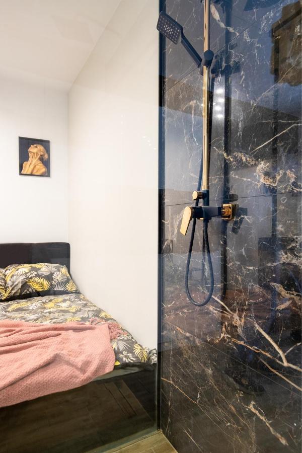 Wyjatkowy Apartament Z Prysznicem Posrodku Na Wyjatkowe Wieczory - Dostep Na Kod, Parking 罗兹 外观 照片